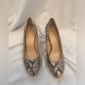 Enzo Angiolini size 9 snake print Heels